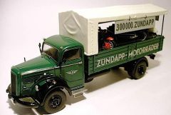 Schuco Mercedes Benz L6600 + Zündapp Motoren en Roller